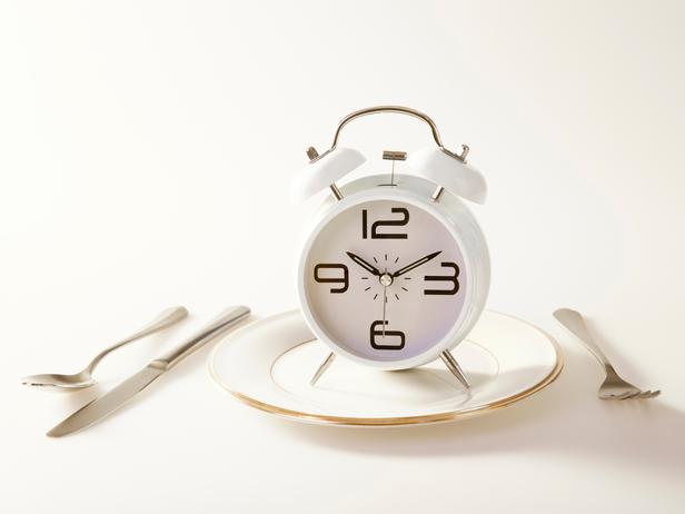 Хронодиета - хапвай каквото си поискаш! 4 HE_clock-on-plate-thinkstock_s4x3_lg