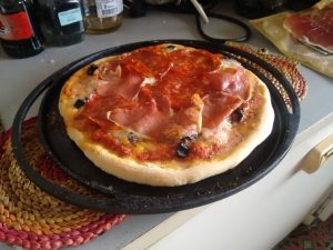 Италианска пица на LAVA чугунено плато 27 IMG 20170618 145141223