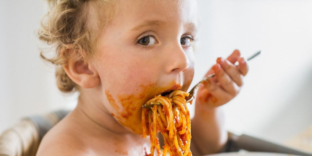 Как да накараме децата да ядат здравословно 1 o KID EATING facebook