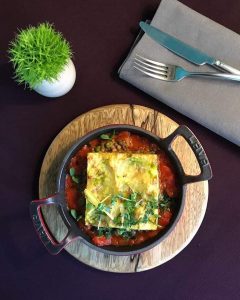 Нашите клиенти 43 Овчарси пай в LAVA. Вкусена леща с фенел и био слънчогледов протеин със запечено картовено пюре